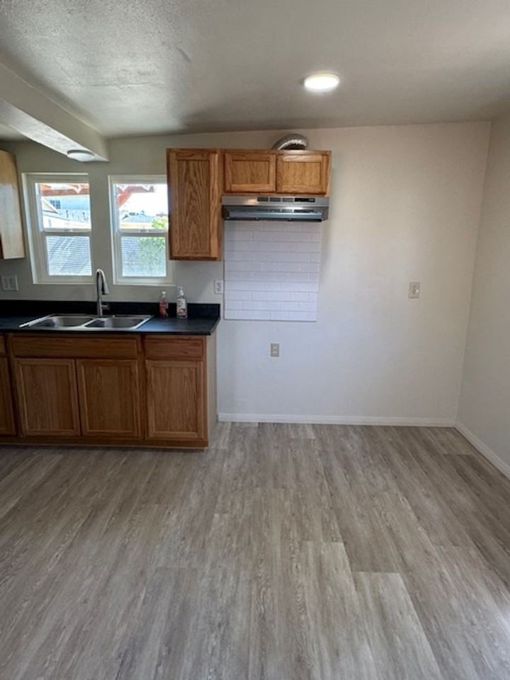 23892 Hemlock Ave - Photo 7 of 12