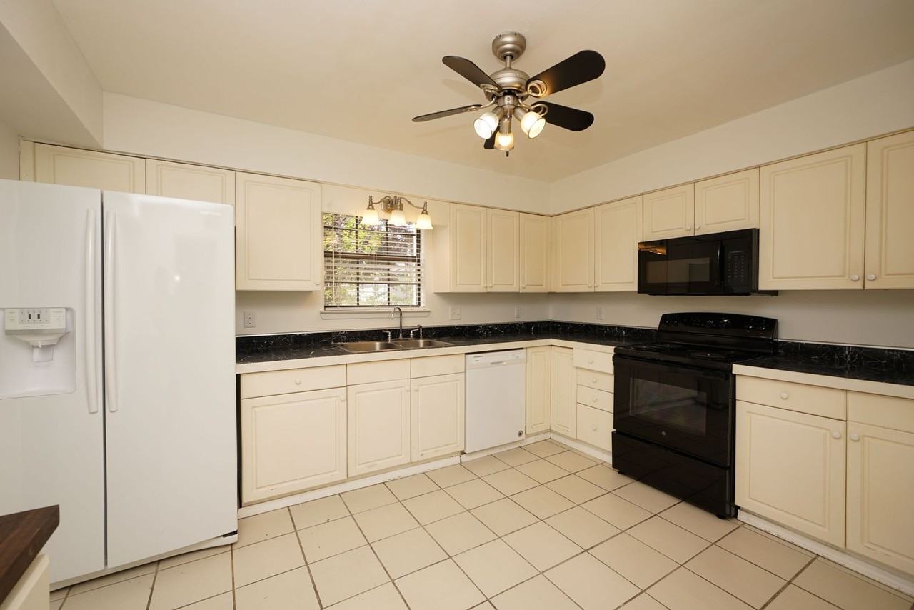 28 Solar St - Photo 7 of 41