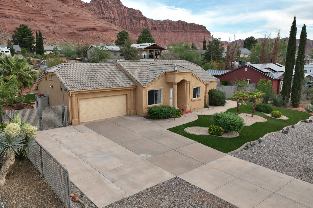 125 E 300 N - Photo 2 of 40