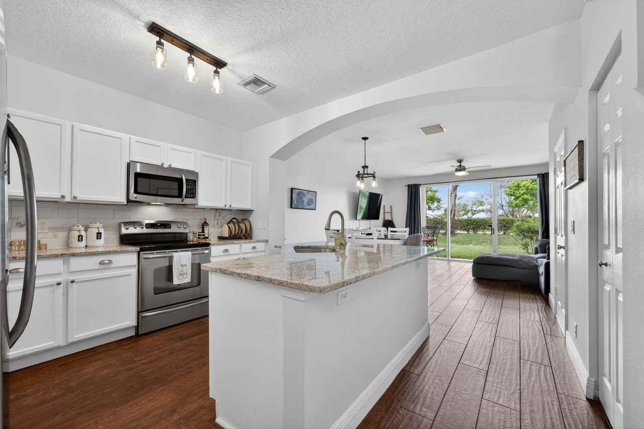 8023 Bellagio Ln - Photo 4 of 20