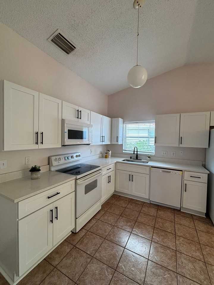 14406 N Greater Hills Blvd - Photo 5 of 11