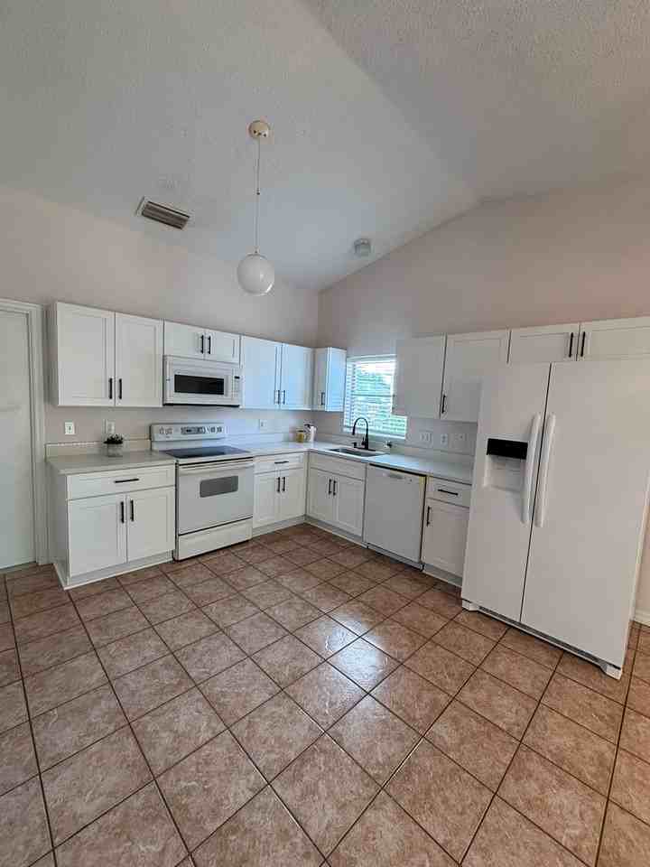 14406 N Greater Hills Blvd - Photo 6 of 11