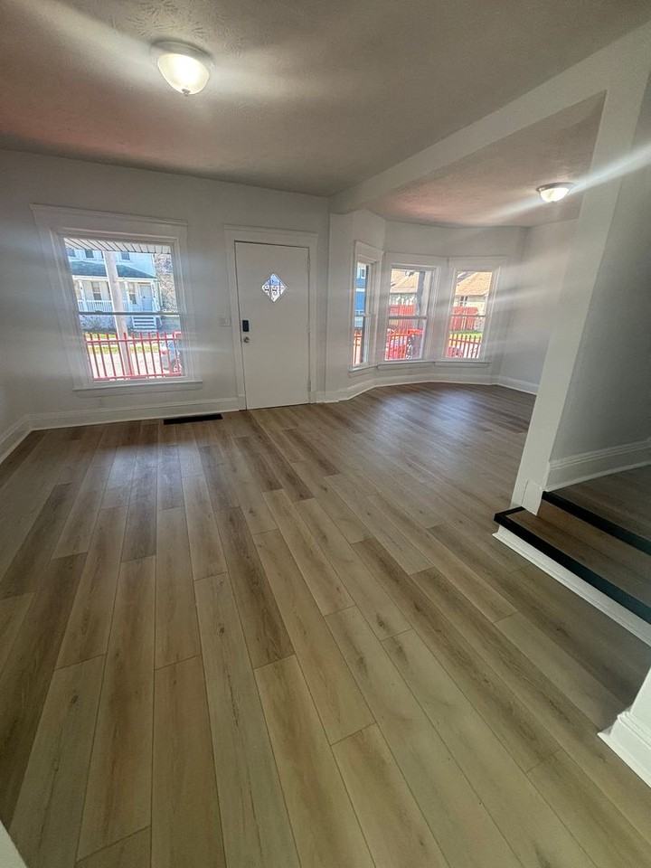 10523 Helena Ave - Photo 2 of 14