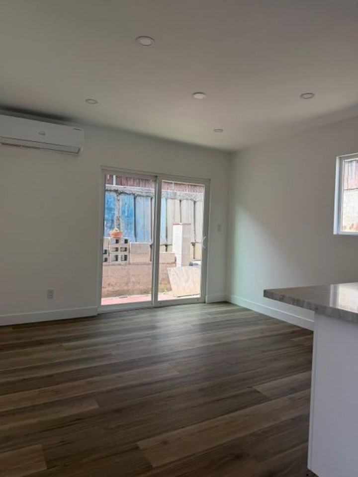 8016 Helm St - Photo 3 of 8