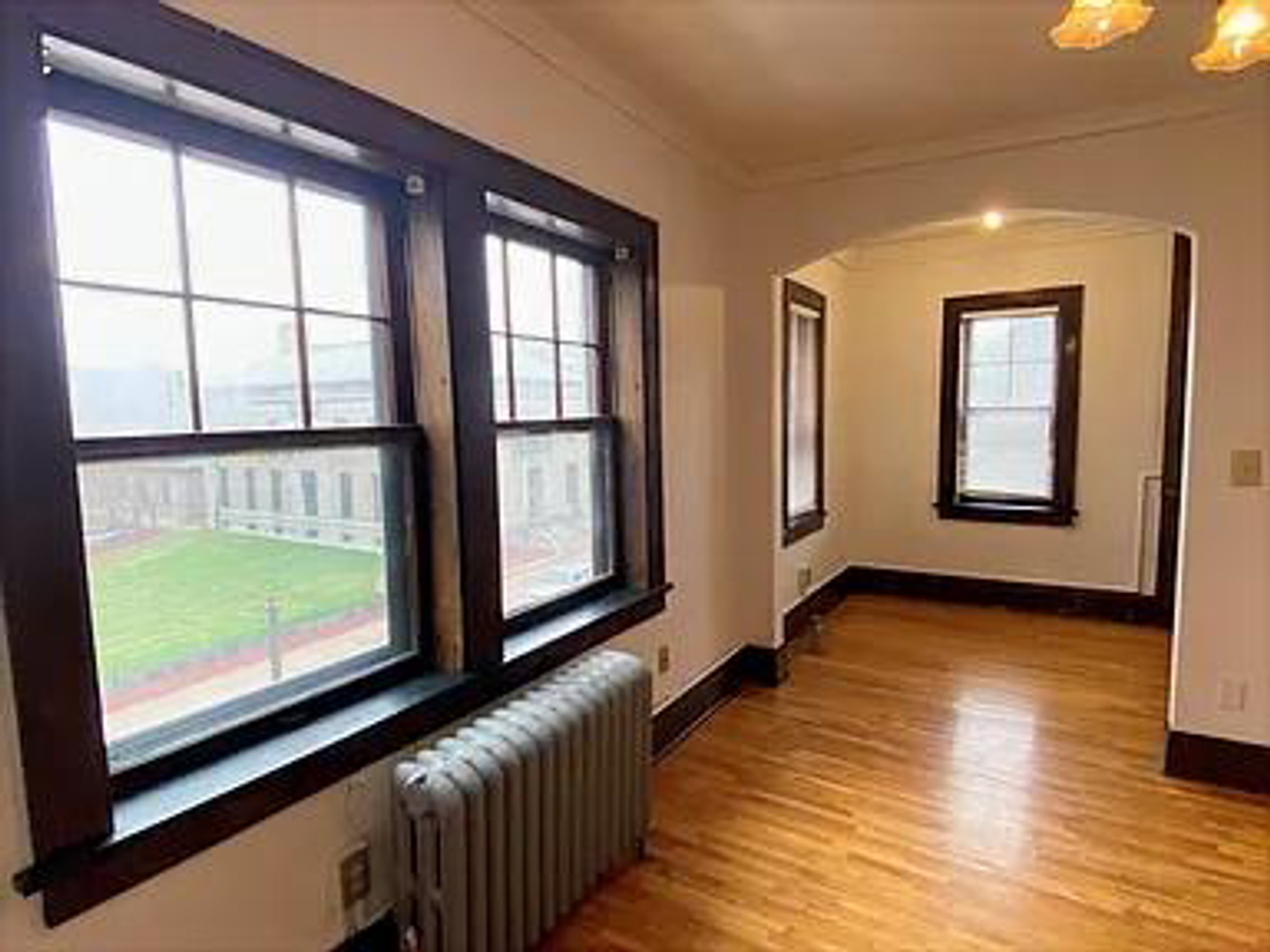 231 Dayton Ave - Photo 5 of 13