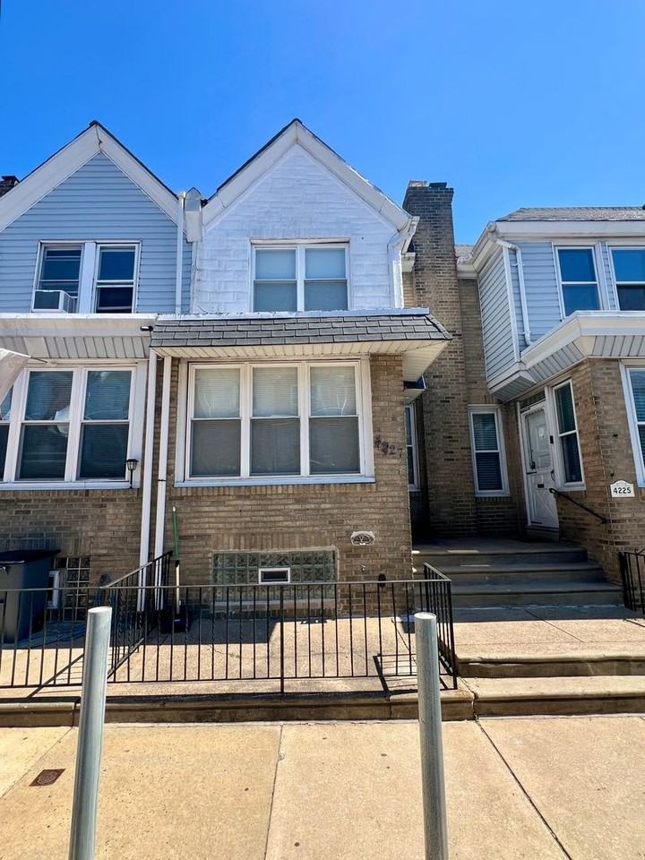 4227 Neilson St - Photo 2 of 22