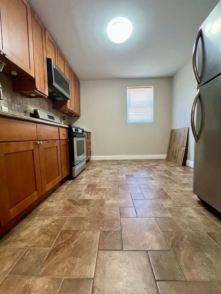 4227 Neilson St - Photo 6 of 22