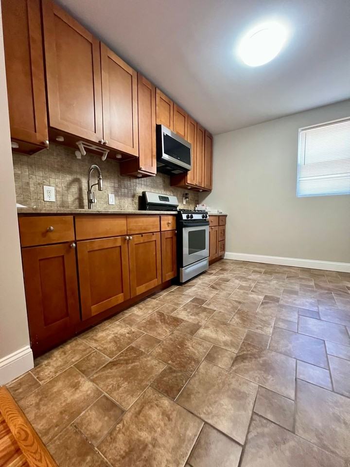 4227 Neilson St - Photo 7 of 22