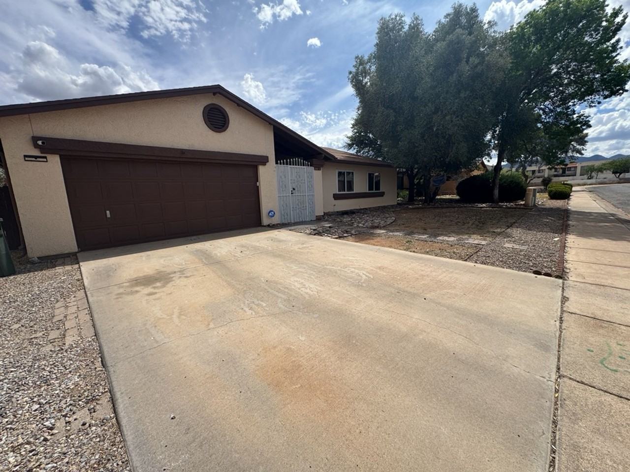 1016 Cottonwood Dr - Photo 2 of 26