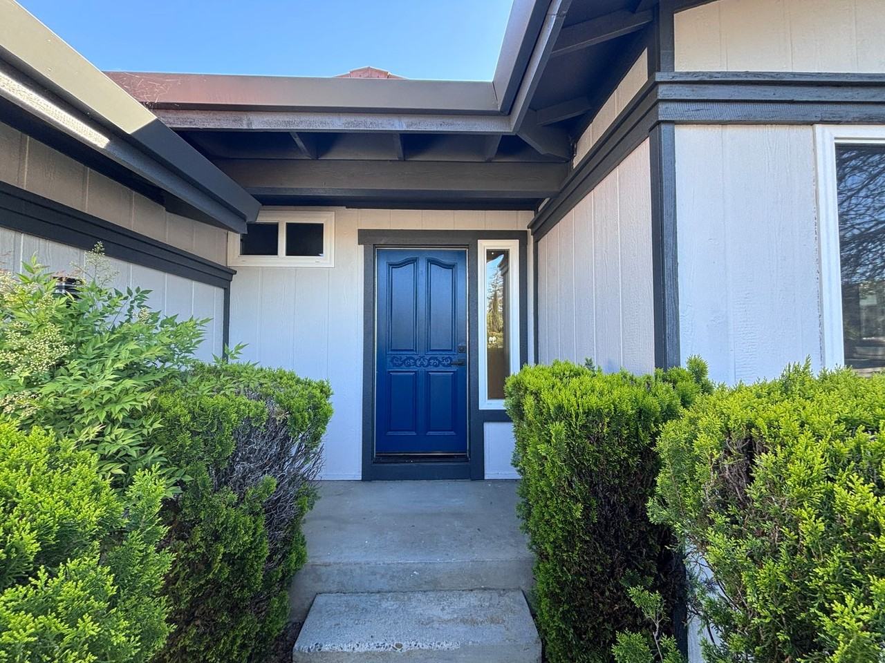 3295 Ravenswood Way - Photo 2 of 16