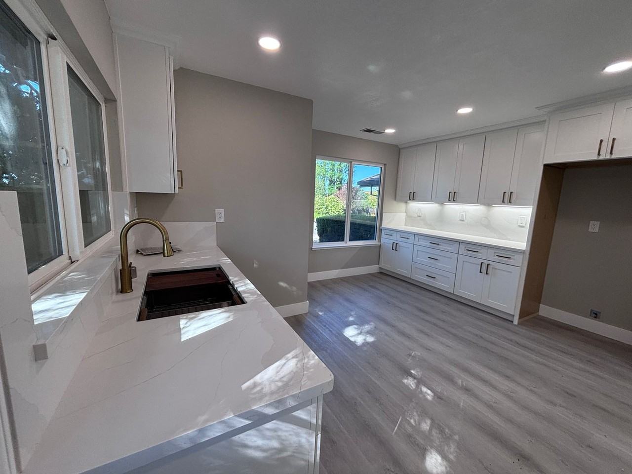 3295 Ravenswood Way - Photo 5 of 16