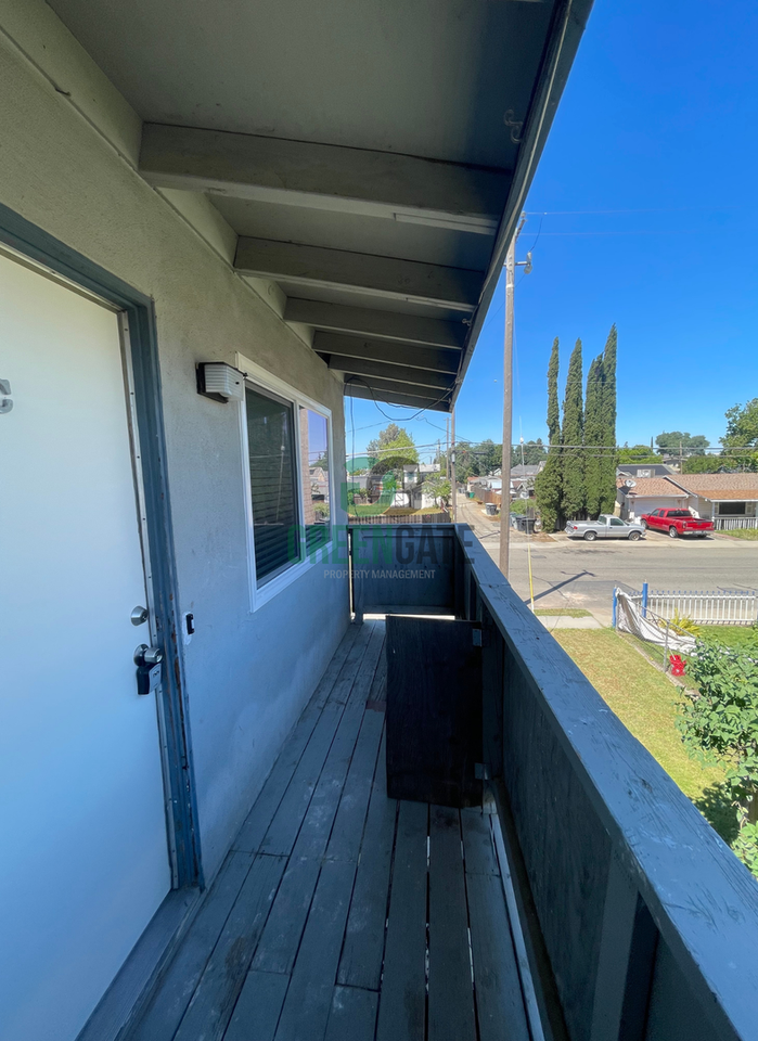 325 W H St - Photo 7 of 35