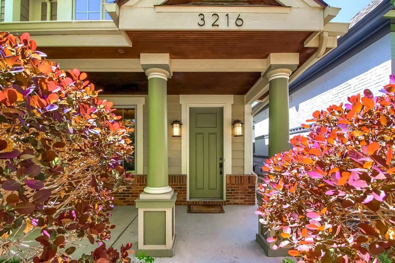 3216 W Hayward Pl - Photo 3 of 37