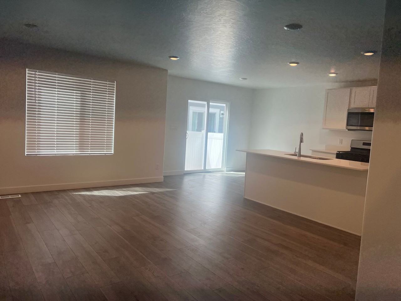 642 W 1870 S - Photo 3 of 25