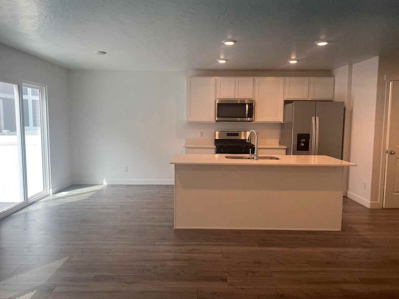 642 W 1870 S - Photo 4 of 25