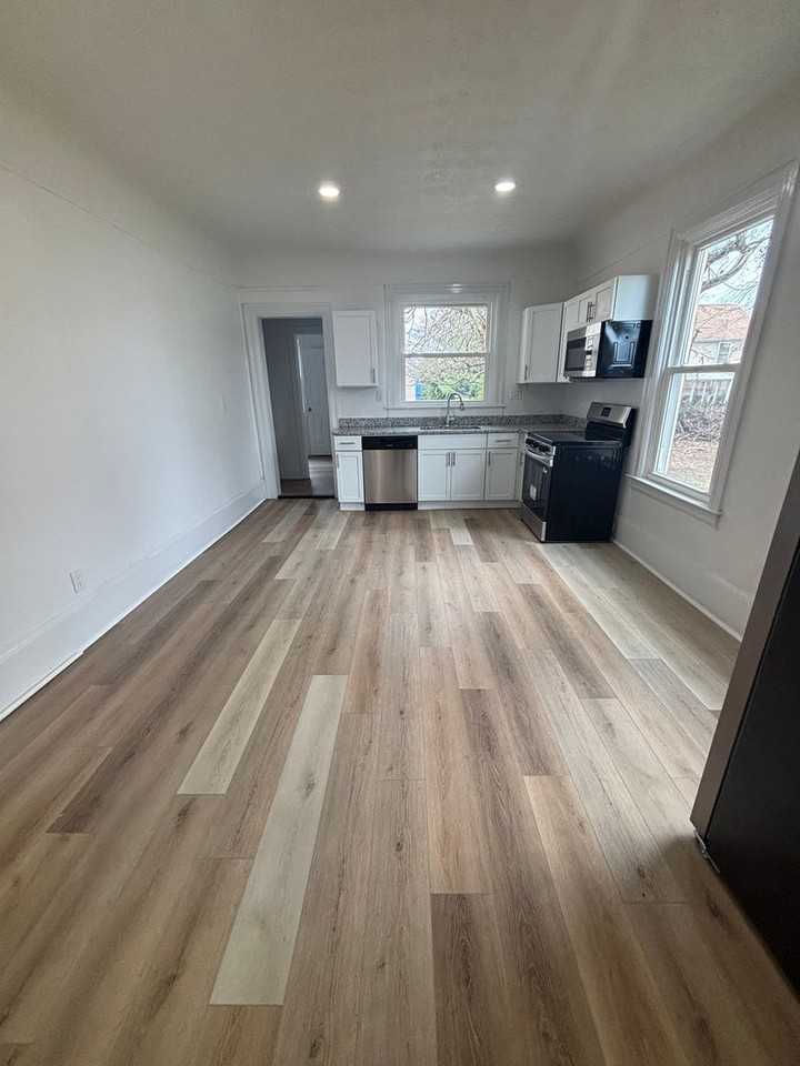 1640 E 85 st - Photo 2 of 16