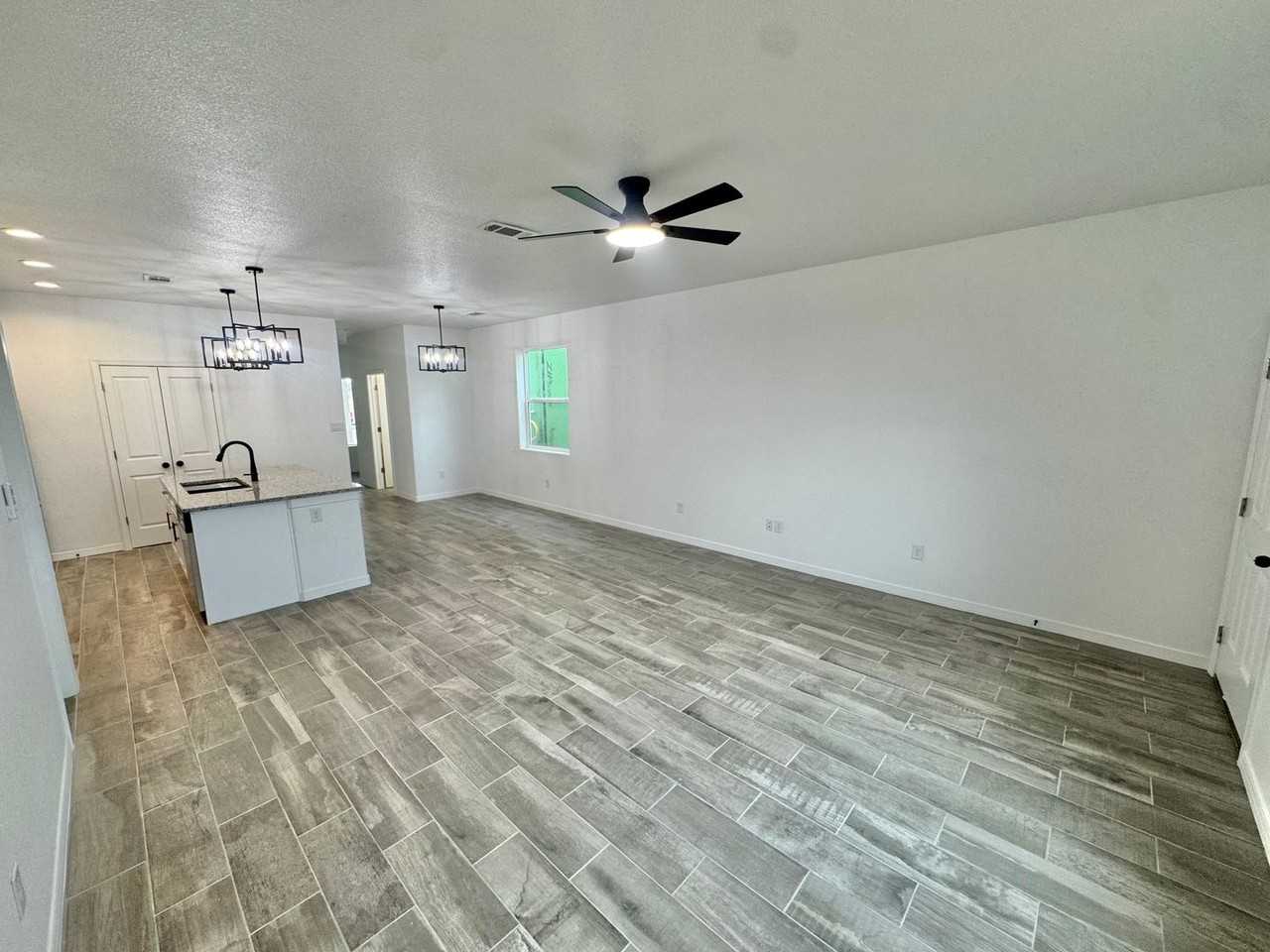 2817 N Platino Dr #B - Photo 2 of 9