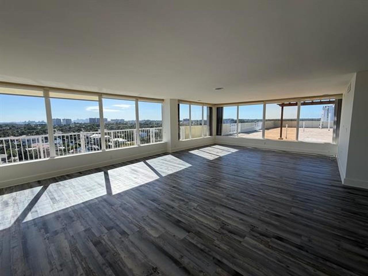 2000 2000 NE 135th Street St #PH - Photo 3 of 26