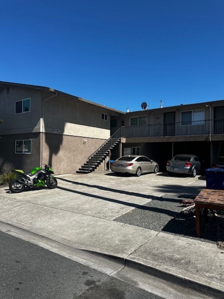 Excellent commute location. 1 bedroom upstairs unit in the heart of Concord - Photo 2 of 3