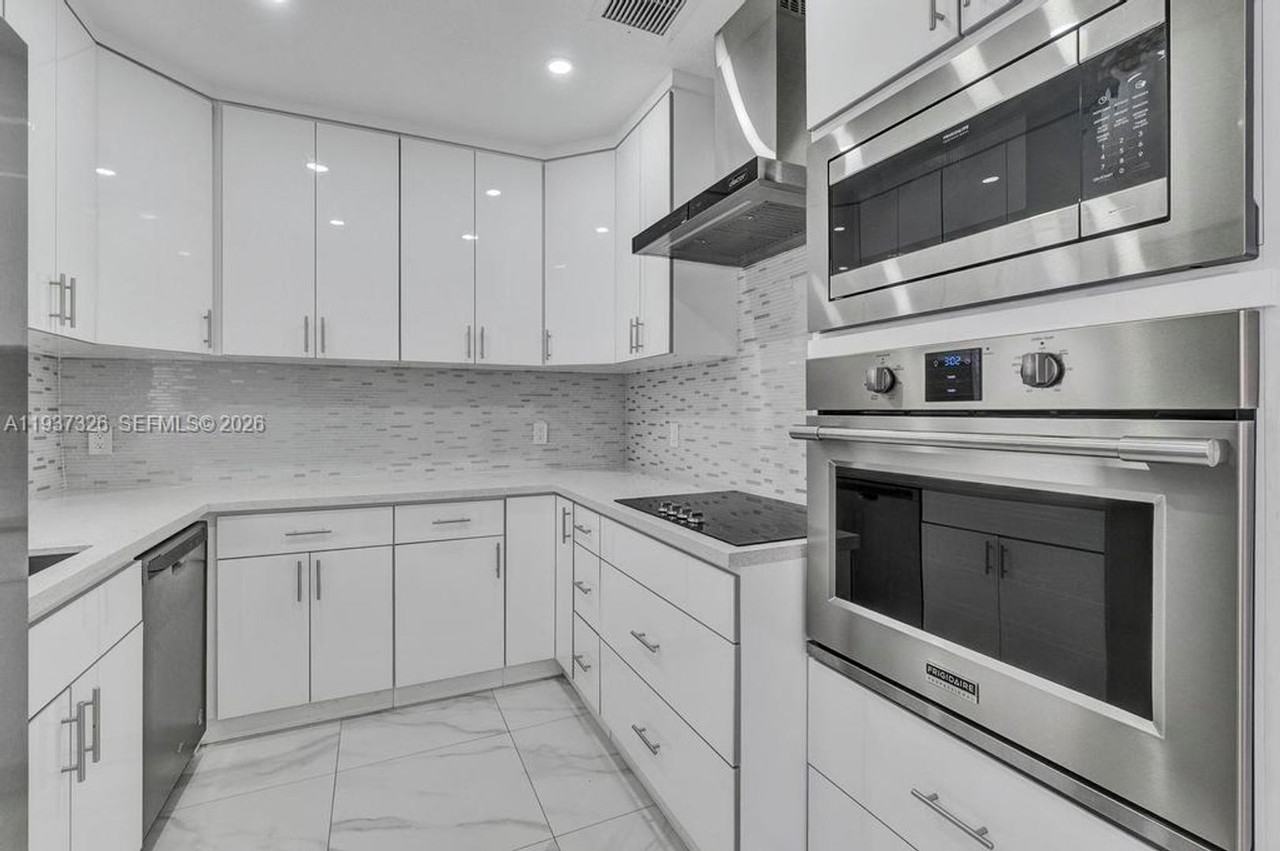 6470 Sw 27th St - Photo 2 of 17