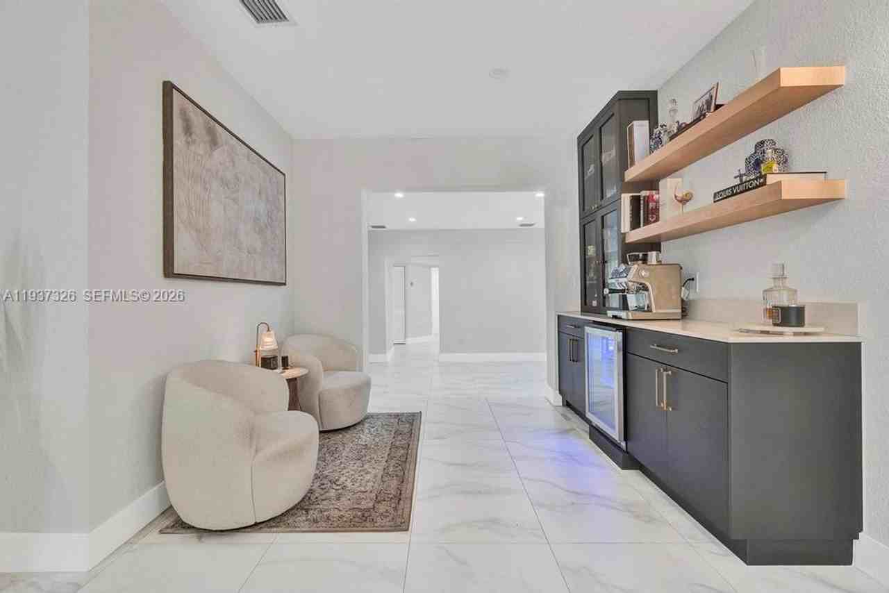 6470 Sw 27th St - Photo 6 of 17