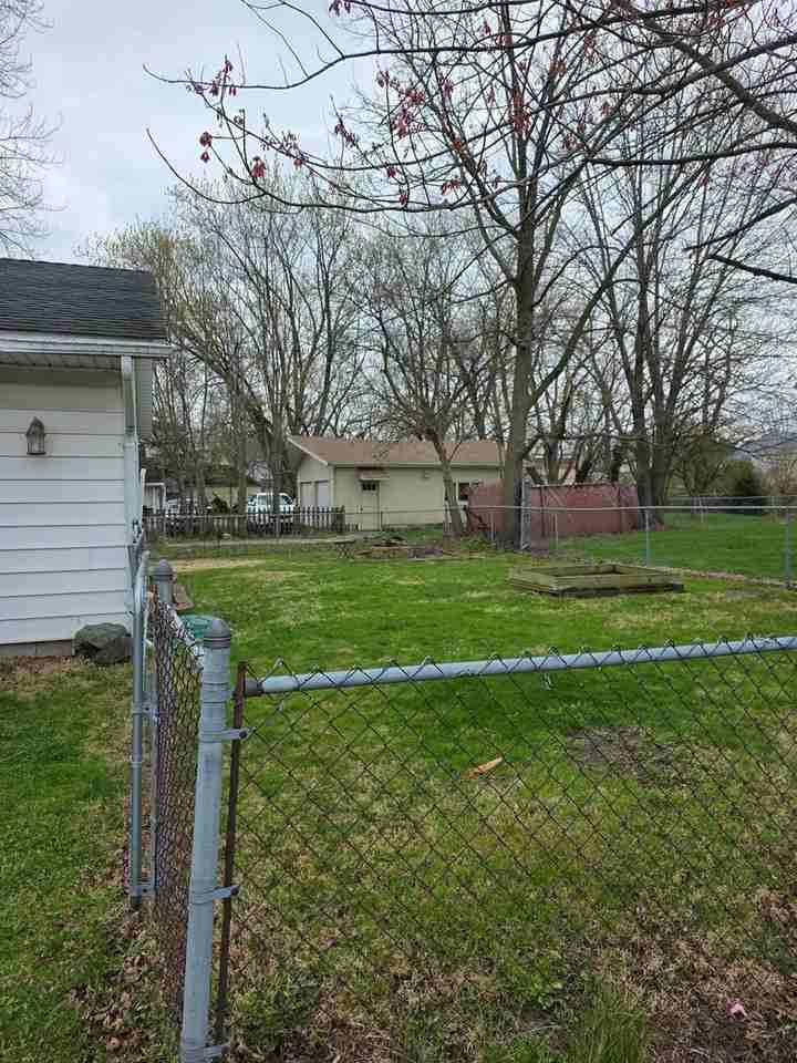 421 Conneaut Ave - Photo 4 of 32