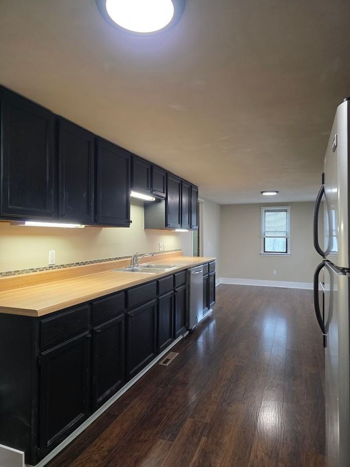 421 Conneaut Ave - Photo 7 of 32