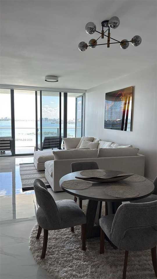 700 700 NE 24 2206 - Photo 5 of 15