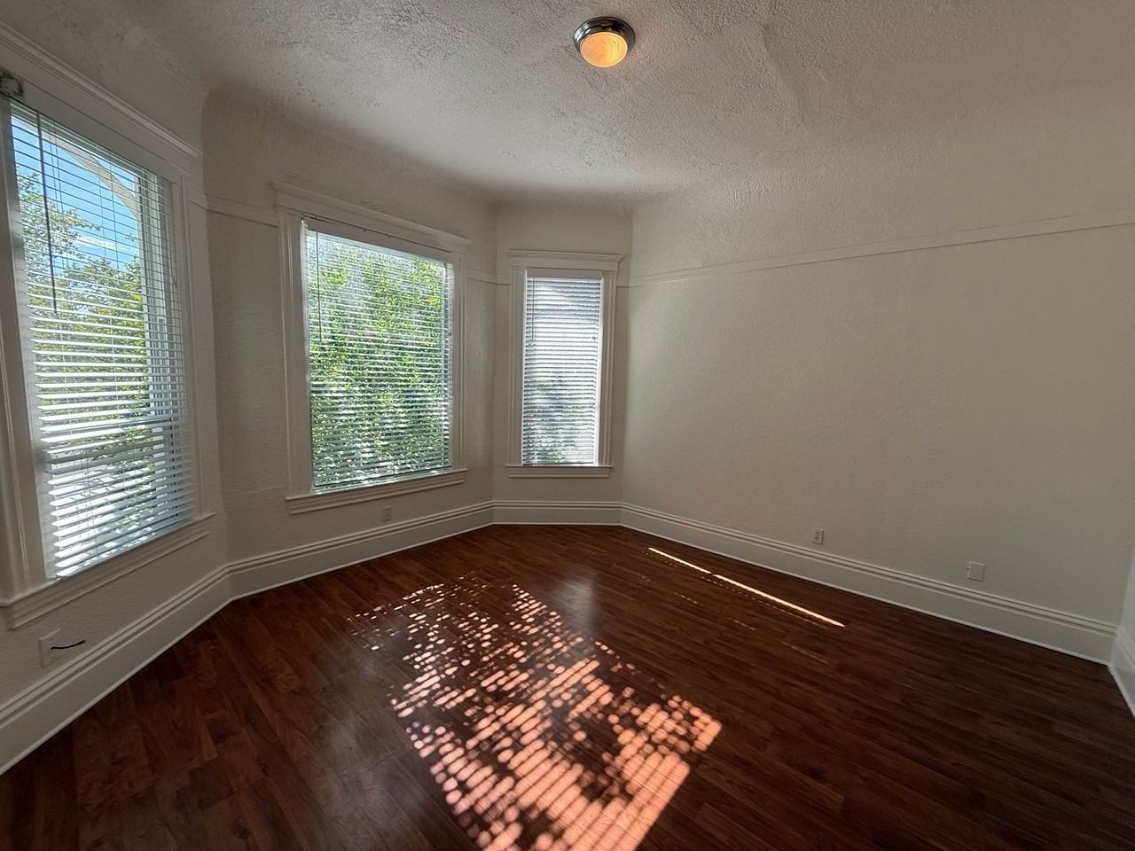 612 15th St - Photo 2 of 10