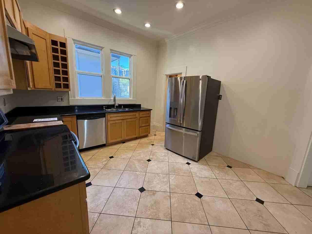 612 15th St - Photo 5 of 10