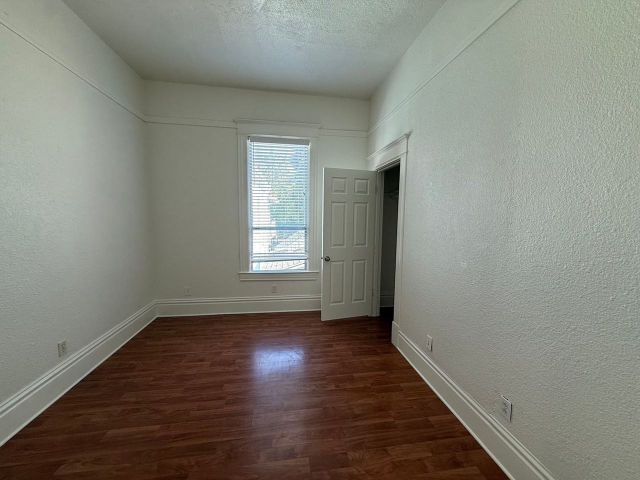 612 15th St - Photo 6 of 10