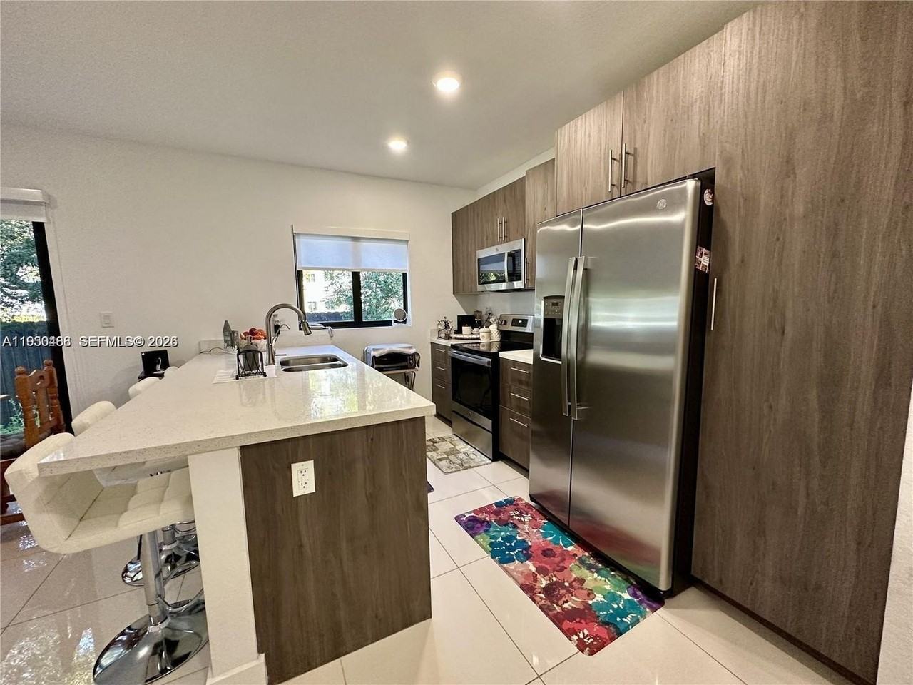 306 Nw 11th Ct - Photo 2 of 12