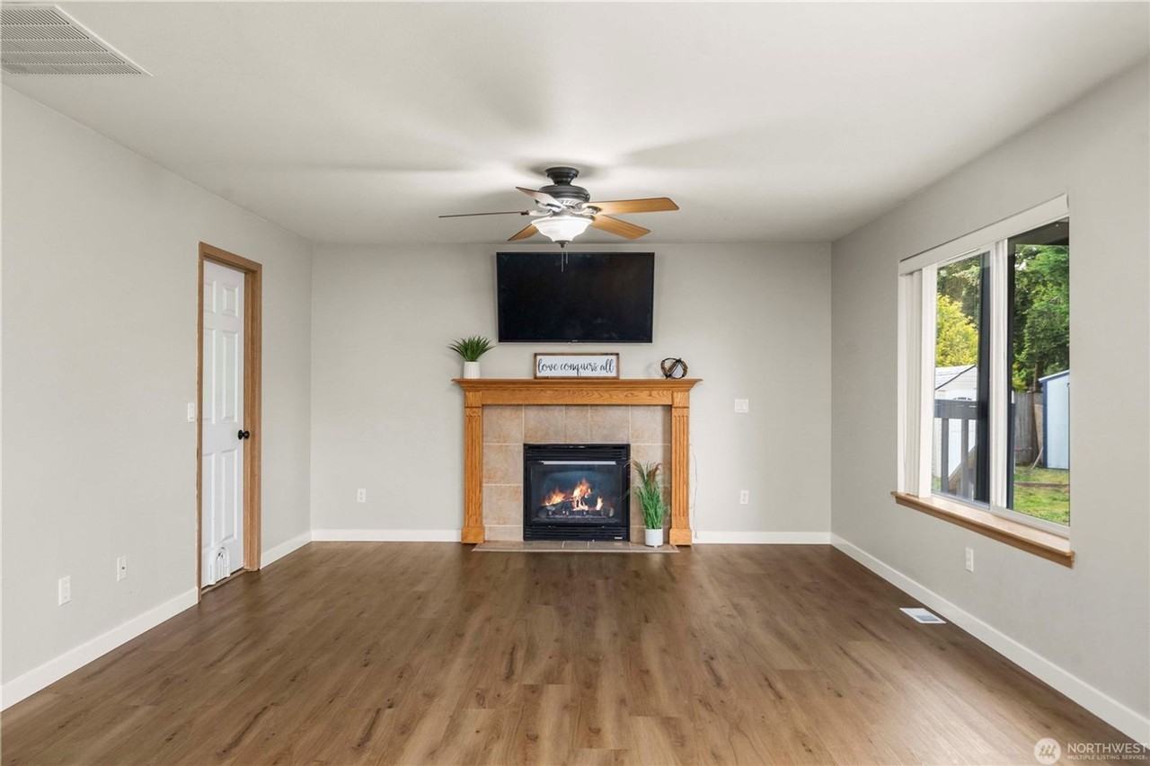 19605 84th Ave E - Photo 5 of 12