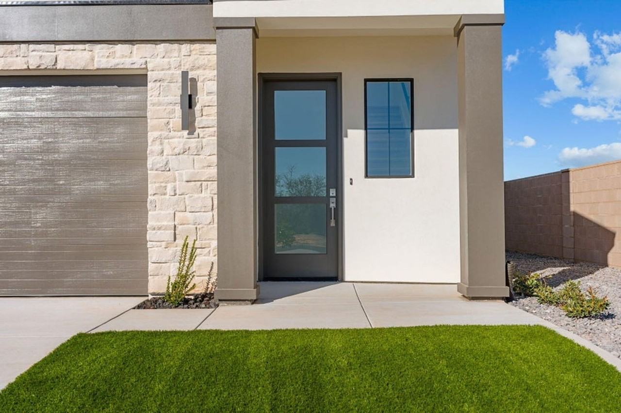 2433 Patricia Dr - Photo 4 of 36