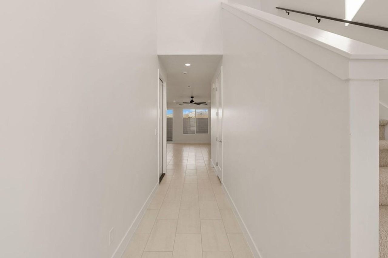 2433 Patricia Dr - Photo 5 of 36