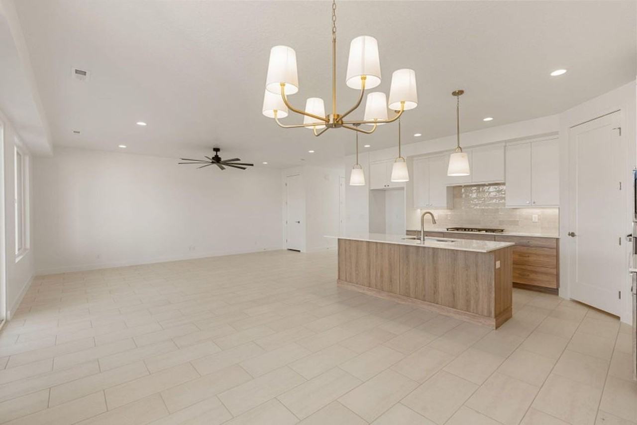 2433 Patricia Dr - Photo 7 of 36