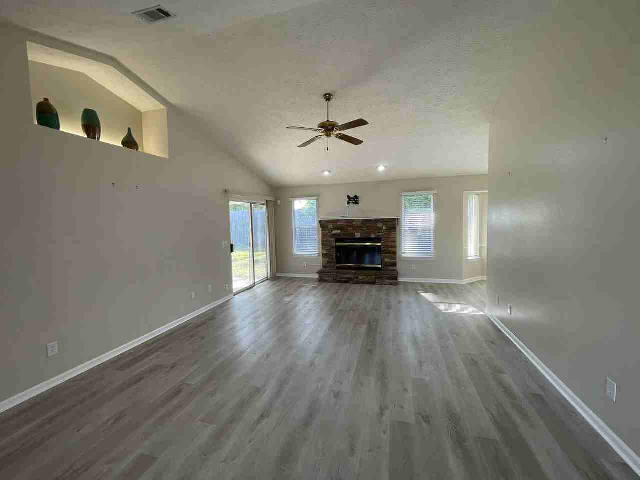 140 Treasure Palm Dr - Photo 3 of 31