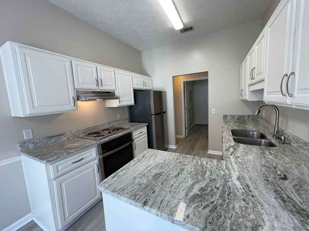 140 Treasure Palm Dr - Photo 4 of 31