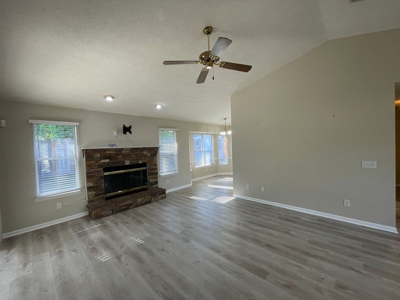 140 Treasure Palm Dr - Photo 5 of 31