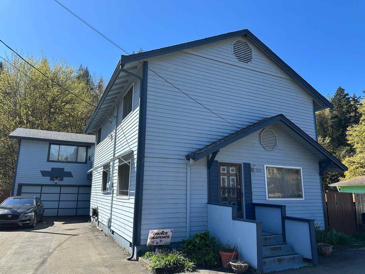 215 S 11th St - Photo 2 of 16