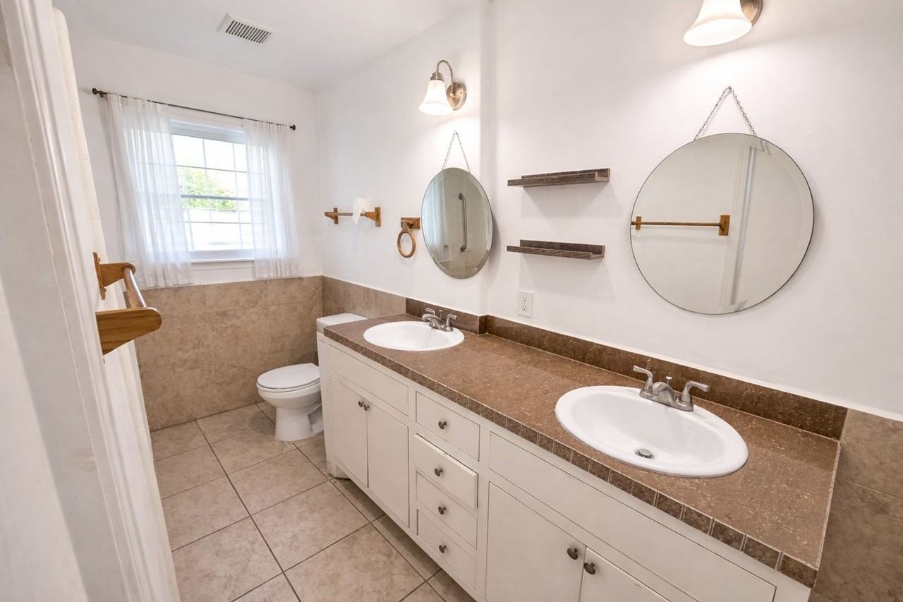 1611 Campbell Ln - Photo 2 of 11