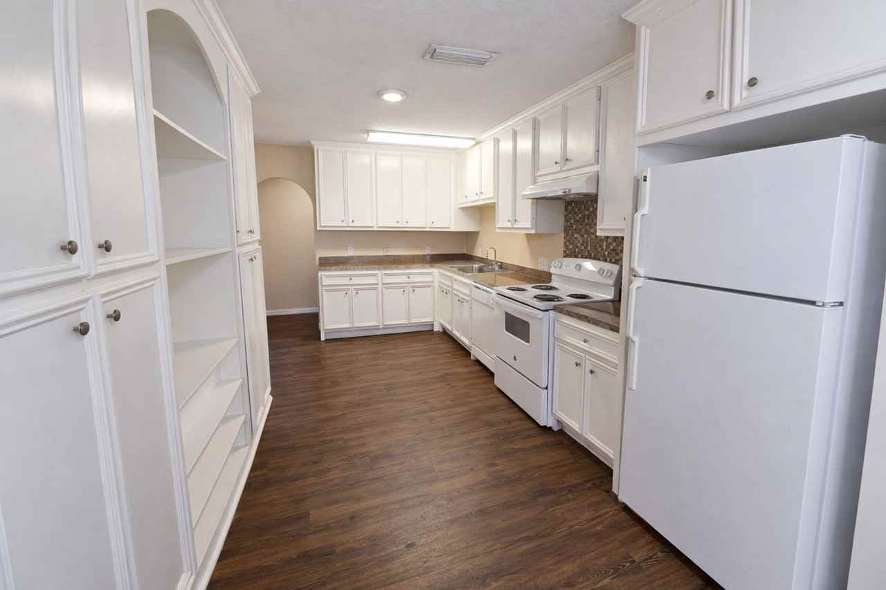 1611 Campbell Ln - Photo 3 of 11