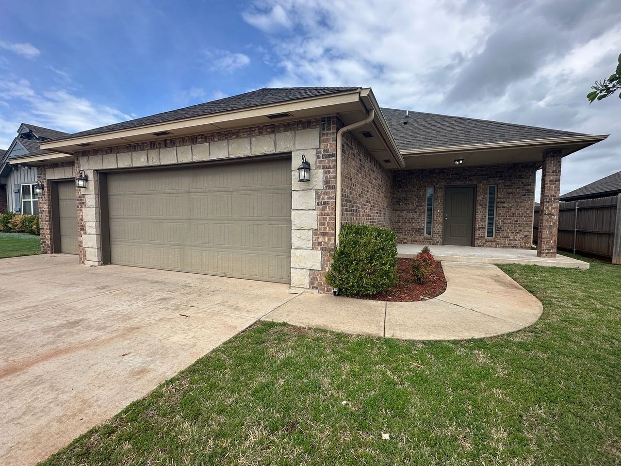 8017 Nw 160th Ter - Photo 2 of 28