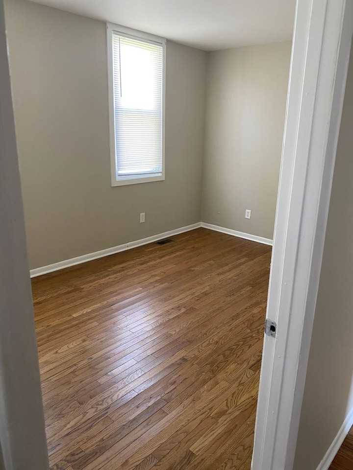 127 E Holden Ave - Photo 3 of 5