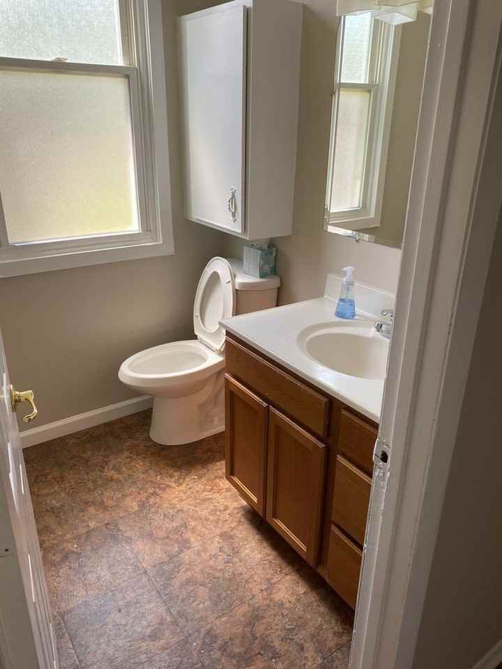 127 E Holden Ave - Photo 5 of 5