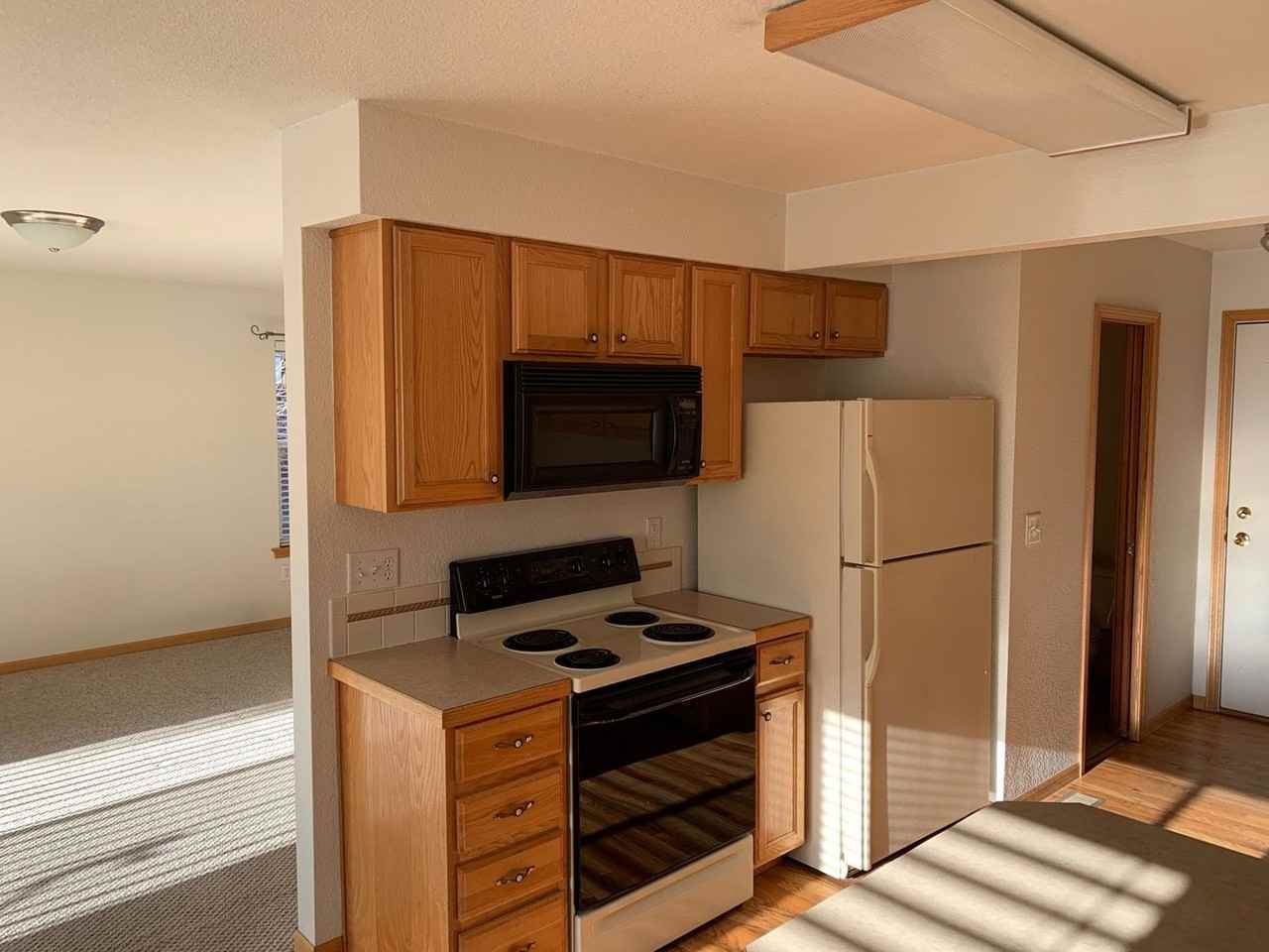 991 Winona Cir - Photo 5 of 13