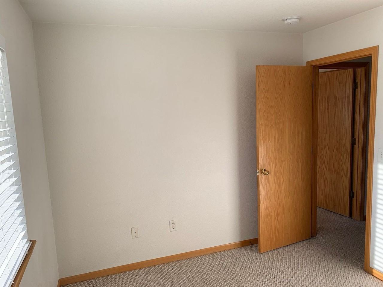 991 Winona Cir - Photo 6 of 13