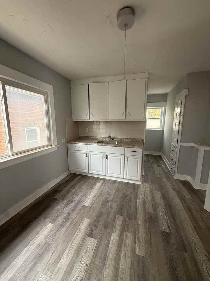 15718 Holmes - Photo 3 of 12