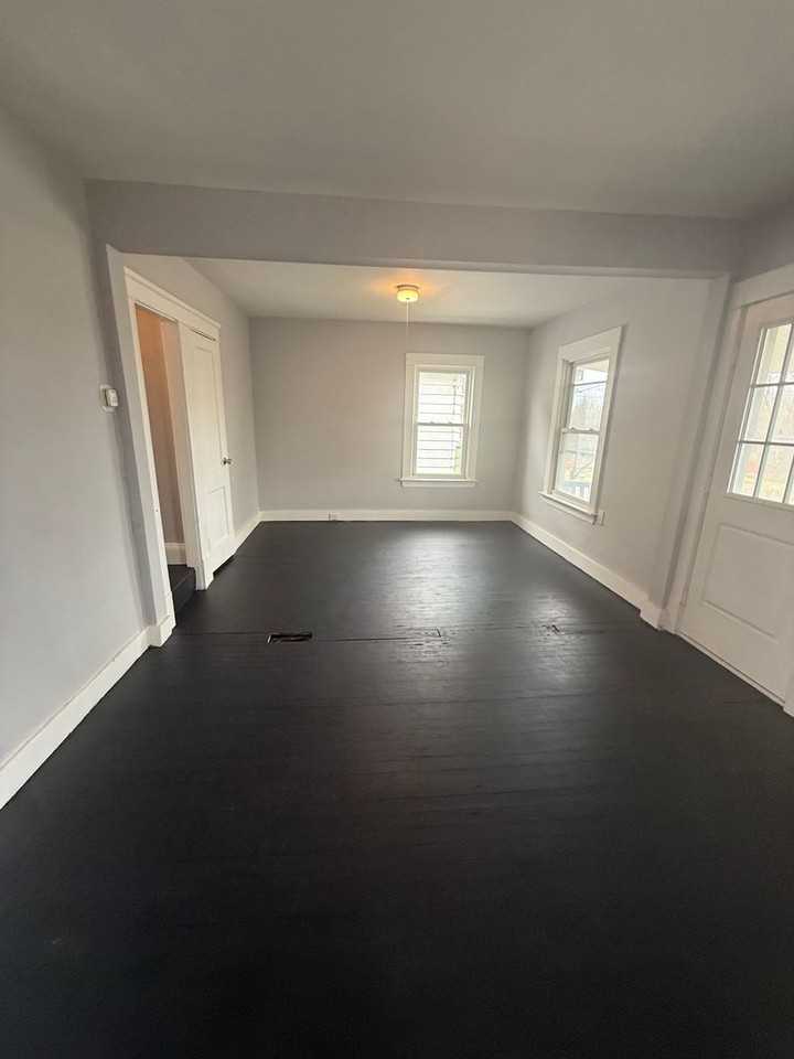 15718 Holmes - Photo 5 of 12