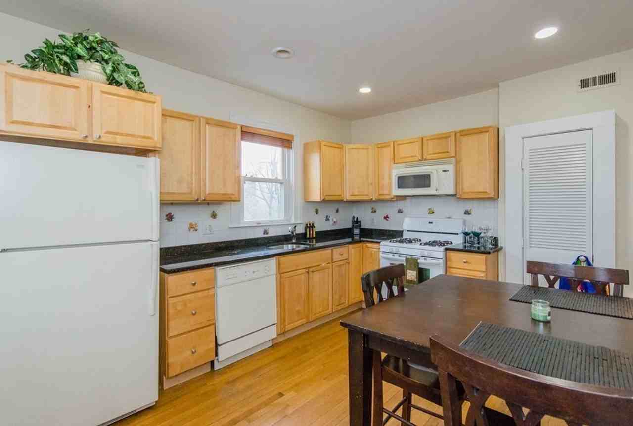 126 Minden St - Photo 4 of 12